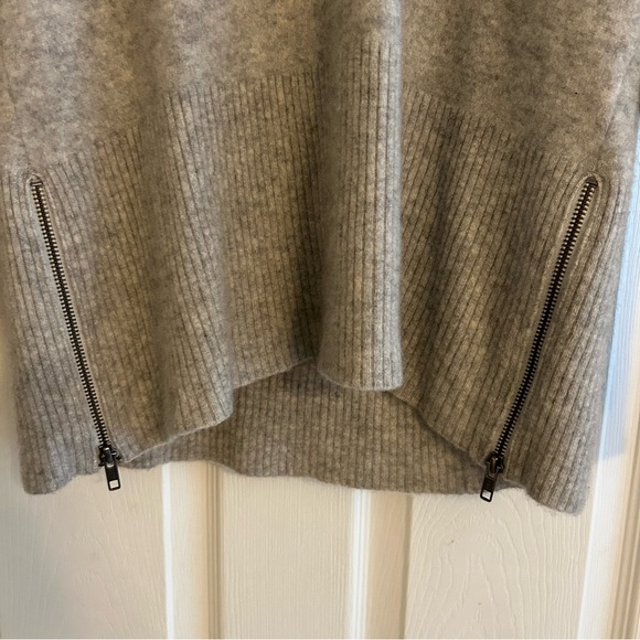 Saks Fifth Avenue Light Gray Cashmere Turtleneck Sweater with side zip Large - Picture 2 of 6